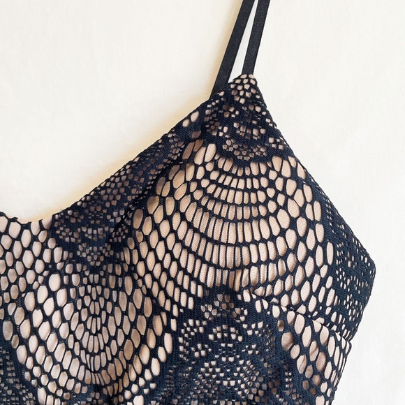 Black Lace Tonal Lined Scallop Trim Bralette - Picture 2 of 7